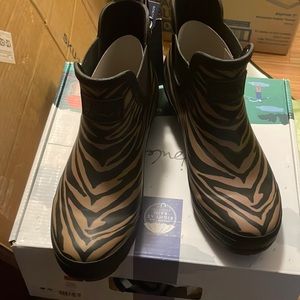 Joules wellibob brown tree rain boots size 7 new in box